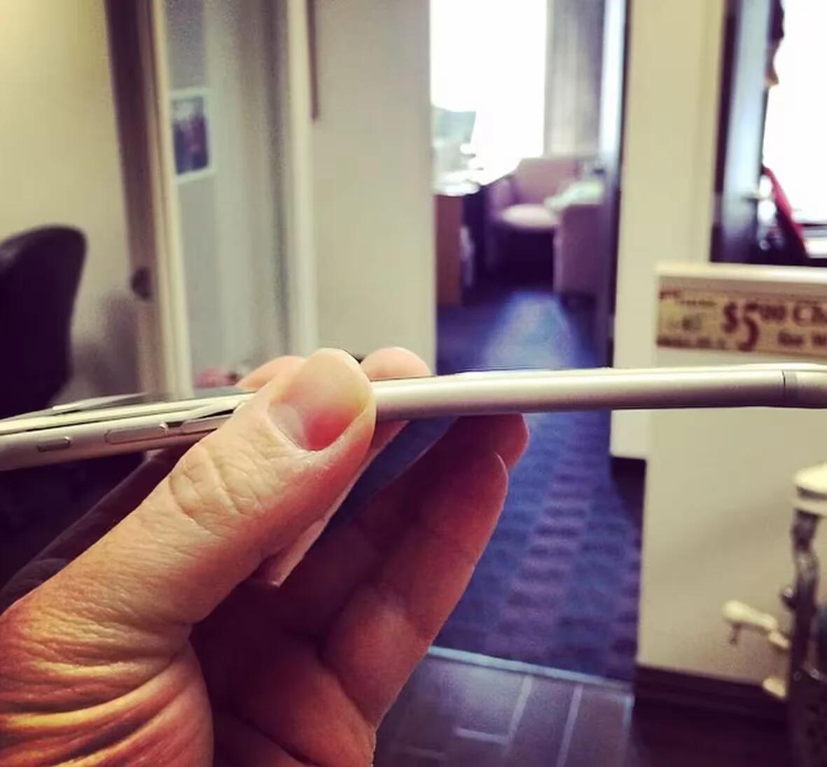 Bendgate Issue Started Again On iPhone 6