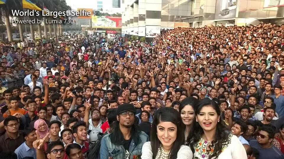 Nokia Lumia 730 Captures World’s Largest Selfie