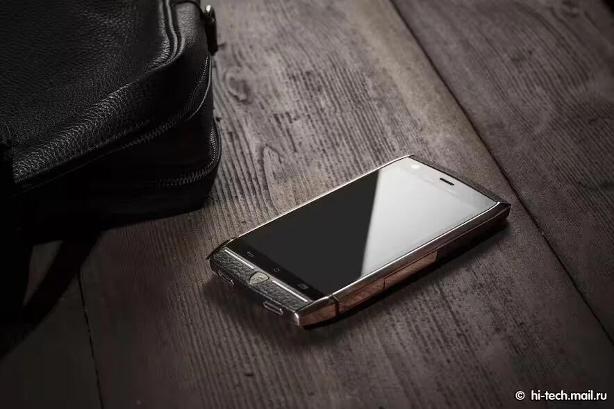 Lamborghini Tauri 88 Is A Premium Android Smartphone