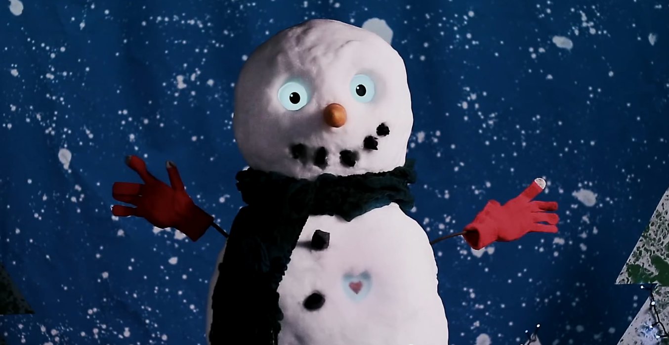Samsung Snowman Ad Remind Us Galaxy S5 Is Water Resistant