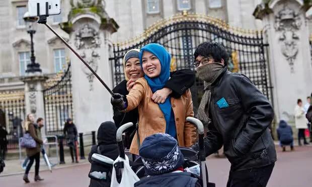 The Selfie Stick Is Set To Storm Britain