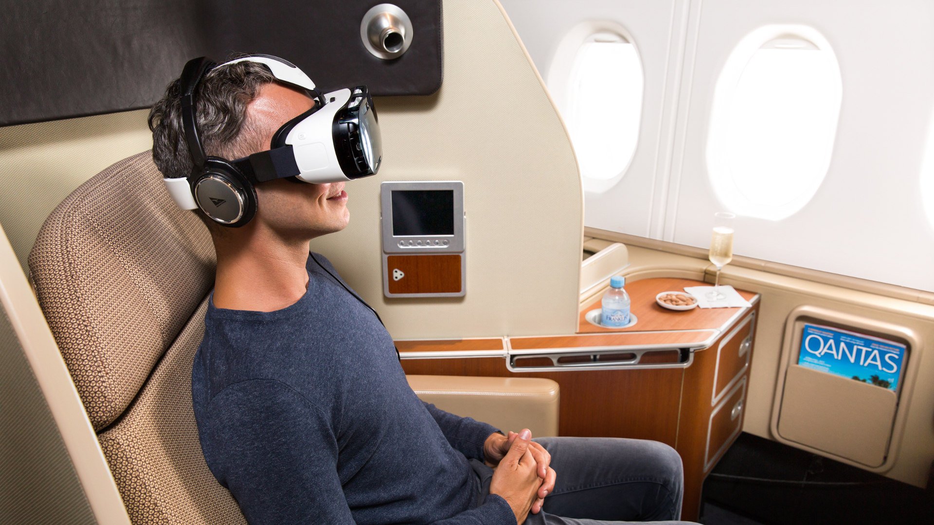 Quantas Airlines To Use Gear VR For In-Flight Entertainment