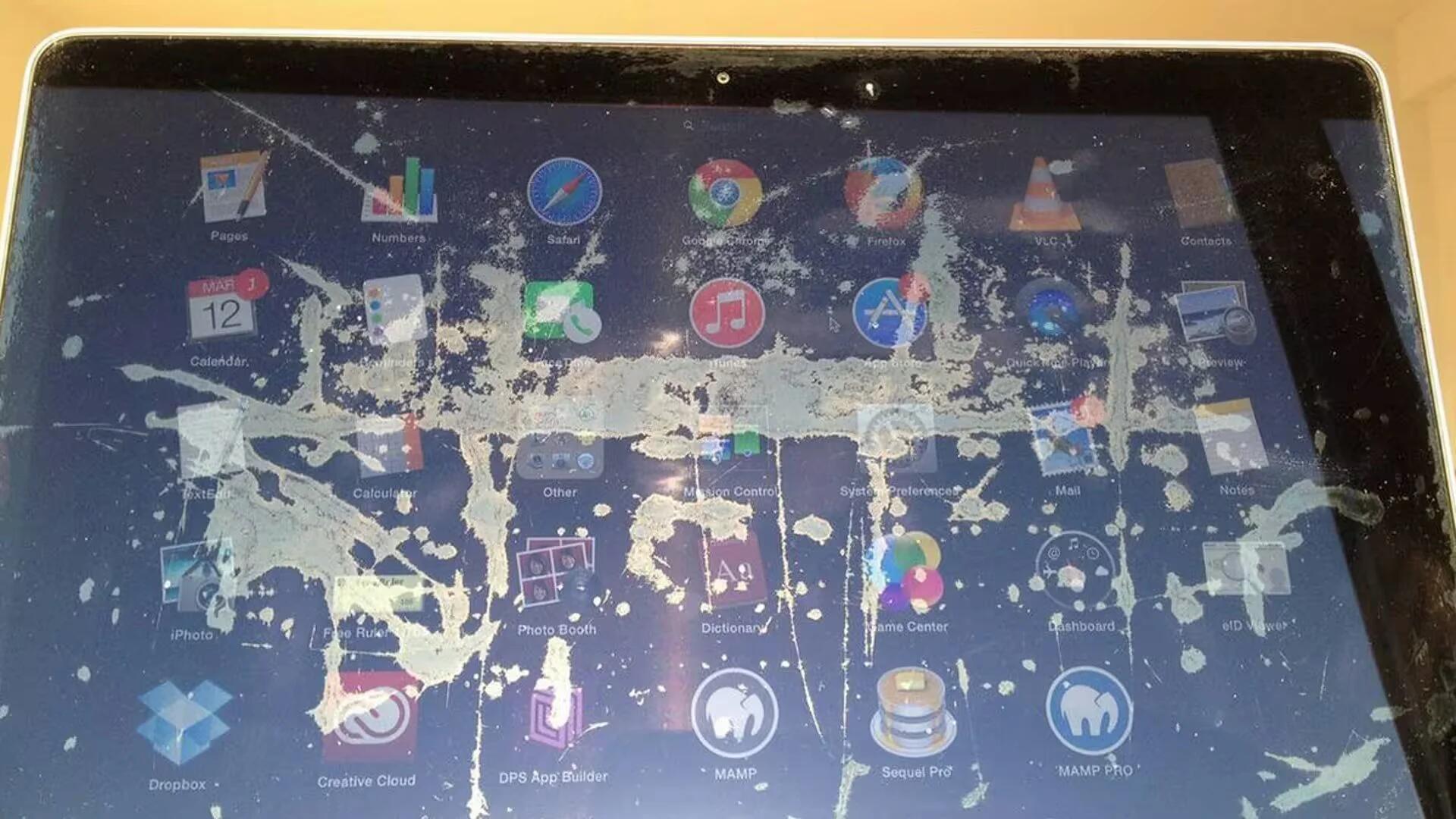 Apple Extends Its Coverage For MacBook Pro Displays With “Staingate” Issue