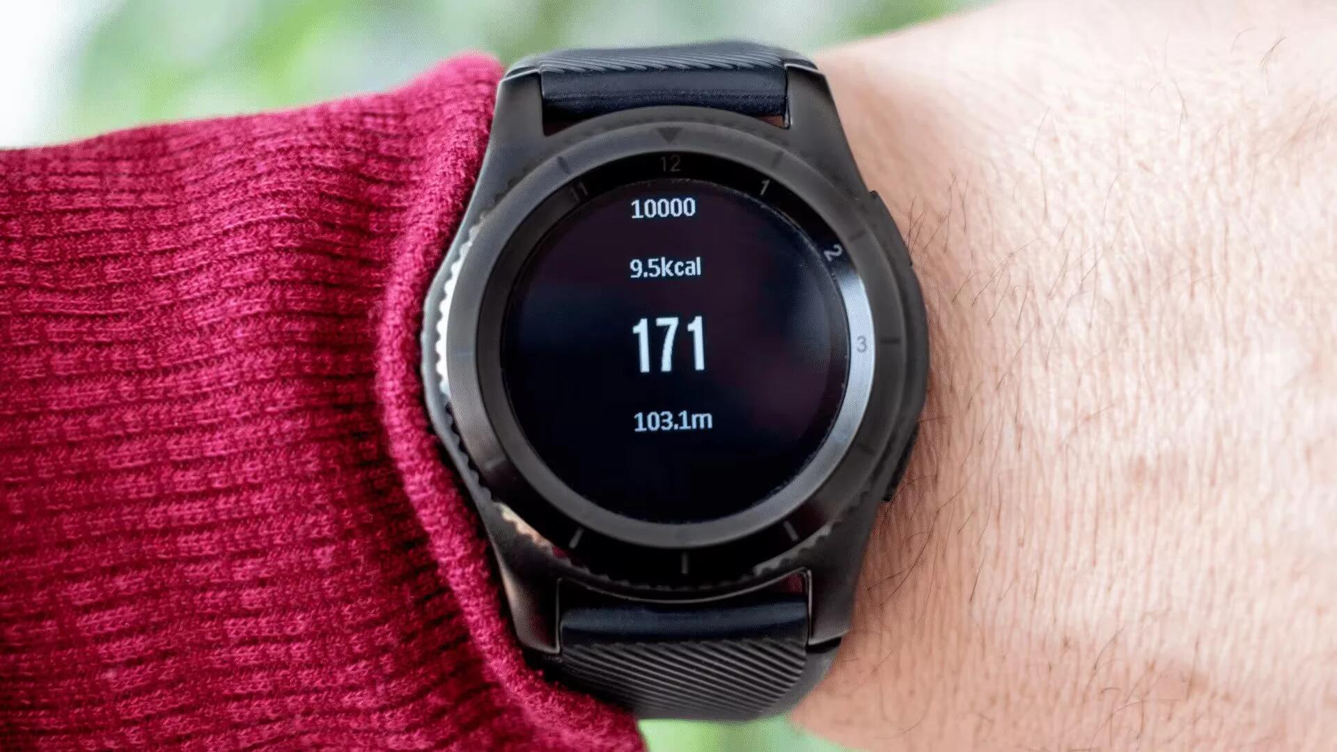 Apple Watch leads global smartwatch shipments, Samsung comes second