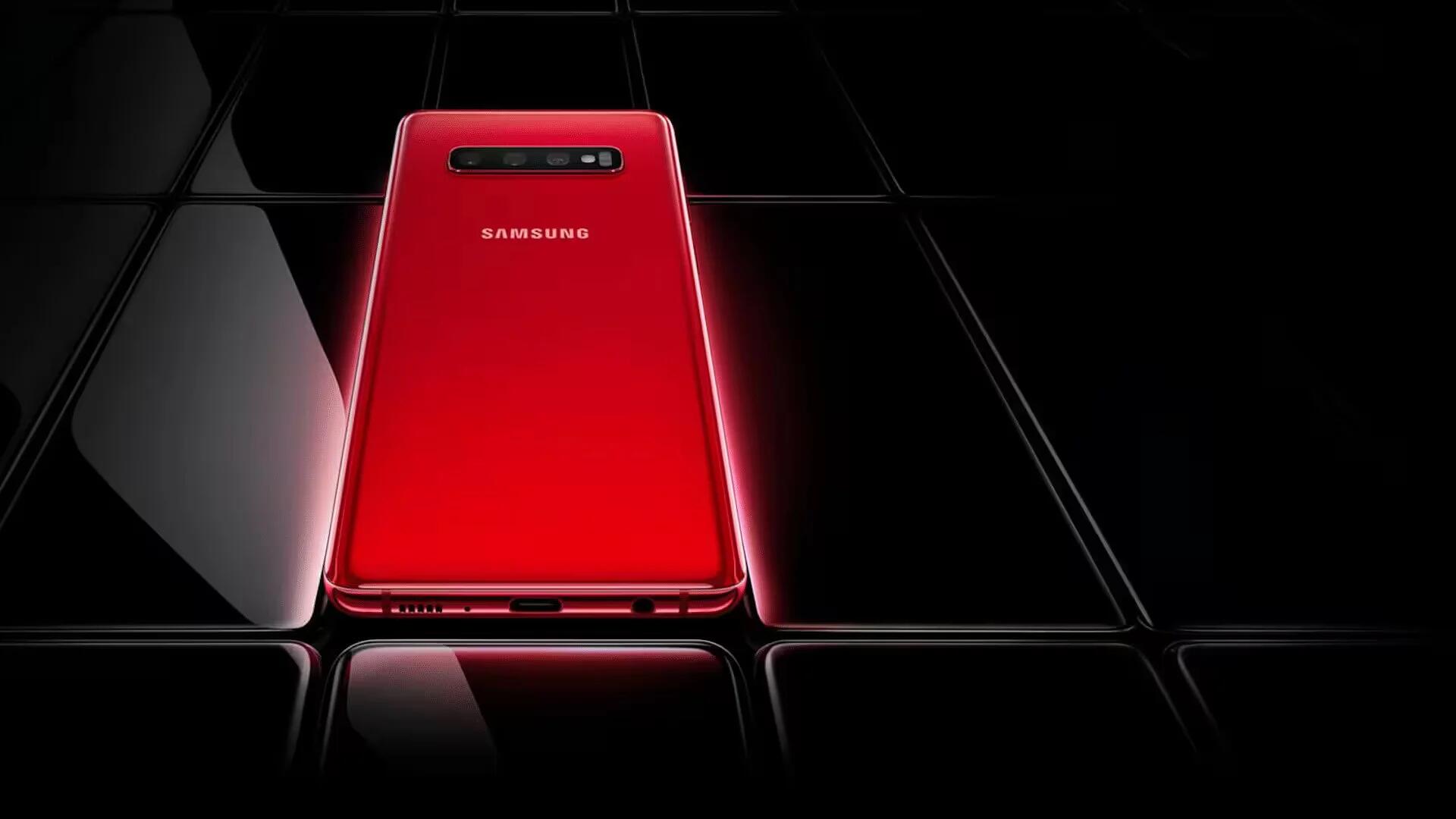 Samsung Galaxy S10 in Cardinal Red