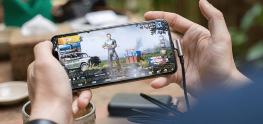 Gaming Smartphone / Photo by SCREEN POST on Unsplash