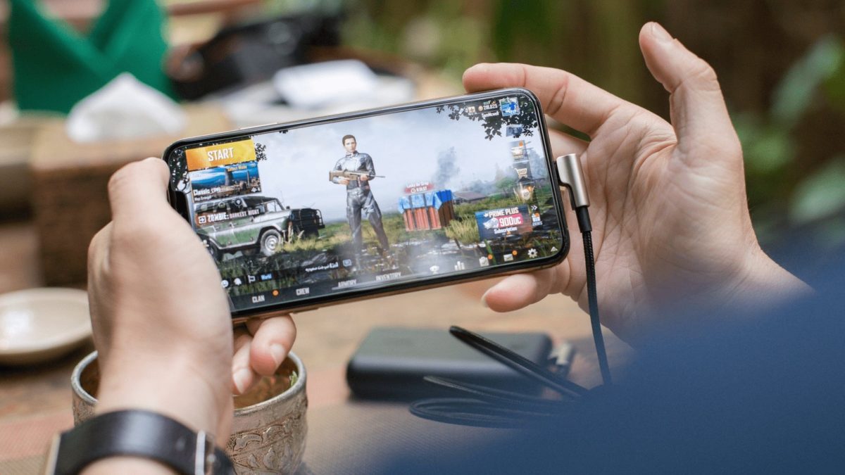 Playing Pubg Game On Smartphone / Photo by SCREEN POST on Unsplash