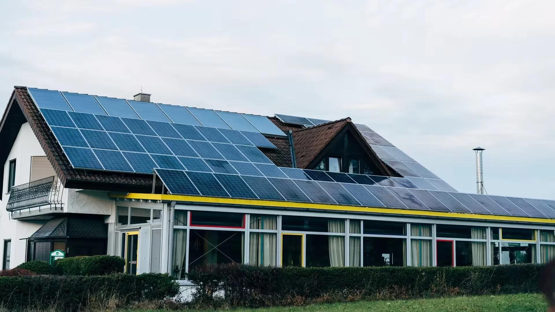 Solar Panel Technology for Homes / Photo by Markus Winkler on Unsplash