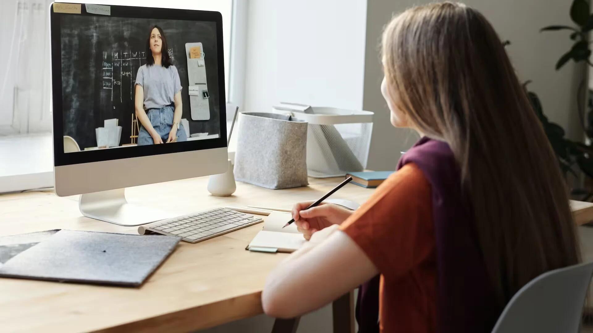 Combining Traditional and Digital Approaches for a Well-Rounded Education